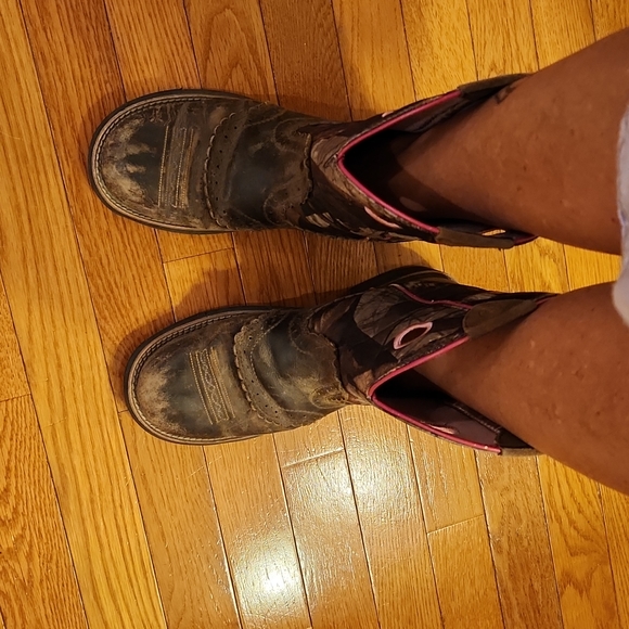 ARIAT ROUND TOE CAMO BOOT - Picture 2 of 14